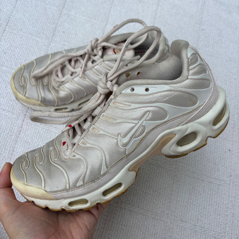 Women's 6.5 NIKE AIR MAX PLUS TN SE Pale Pink Athletic Shoes CD0182-600